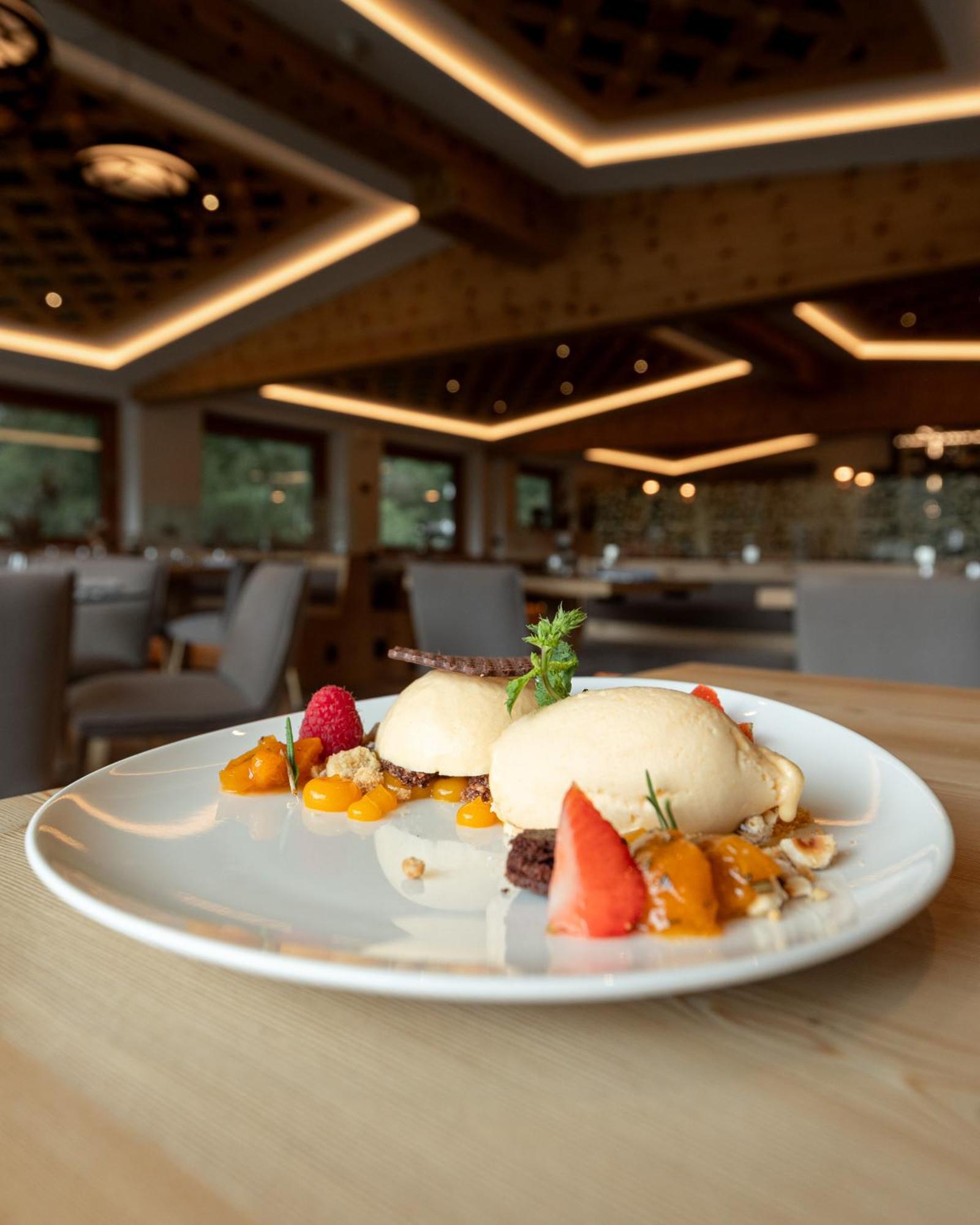 Hotel Al Lago Soraga Ngoại thất bức ảnh