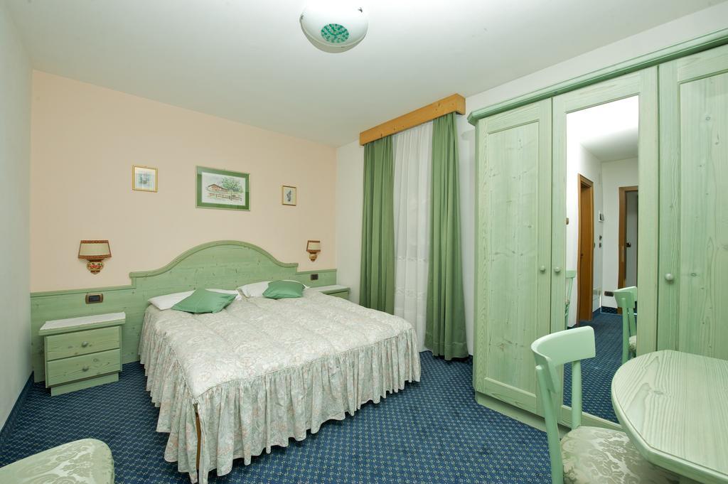 Hotel Al Lago Soraga Ngoại thất bức ảnh
