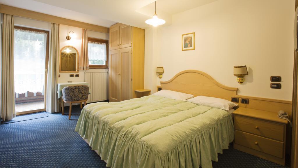 Hotel Al Lago Soraga Ngoại thất bức ảnh