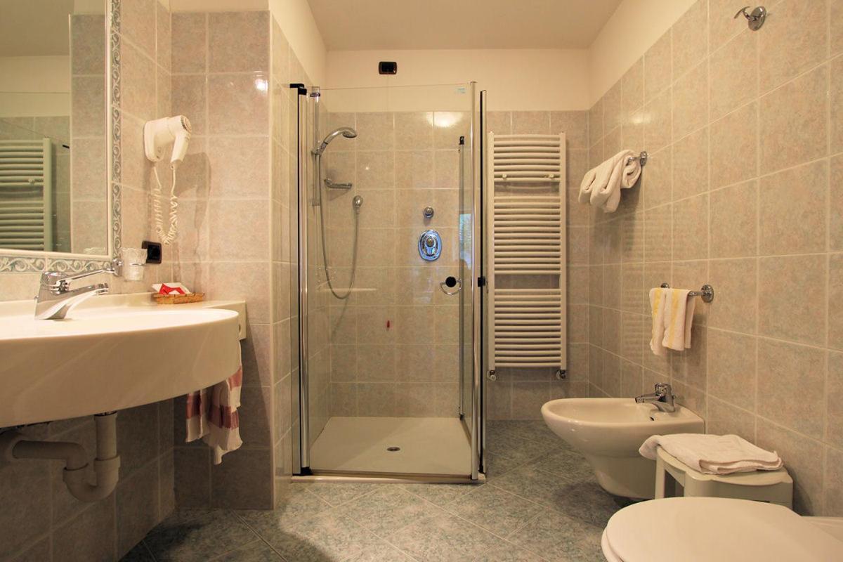 Hotel Al Lago Soraga Ngoại thất bức ảnh