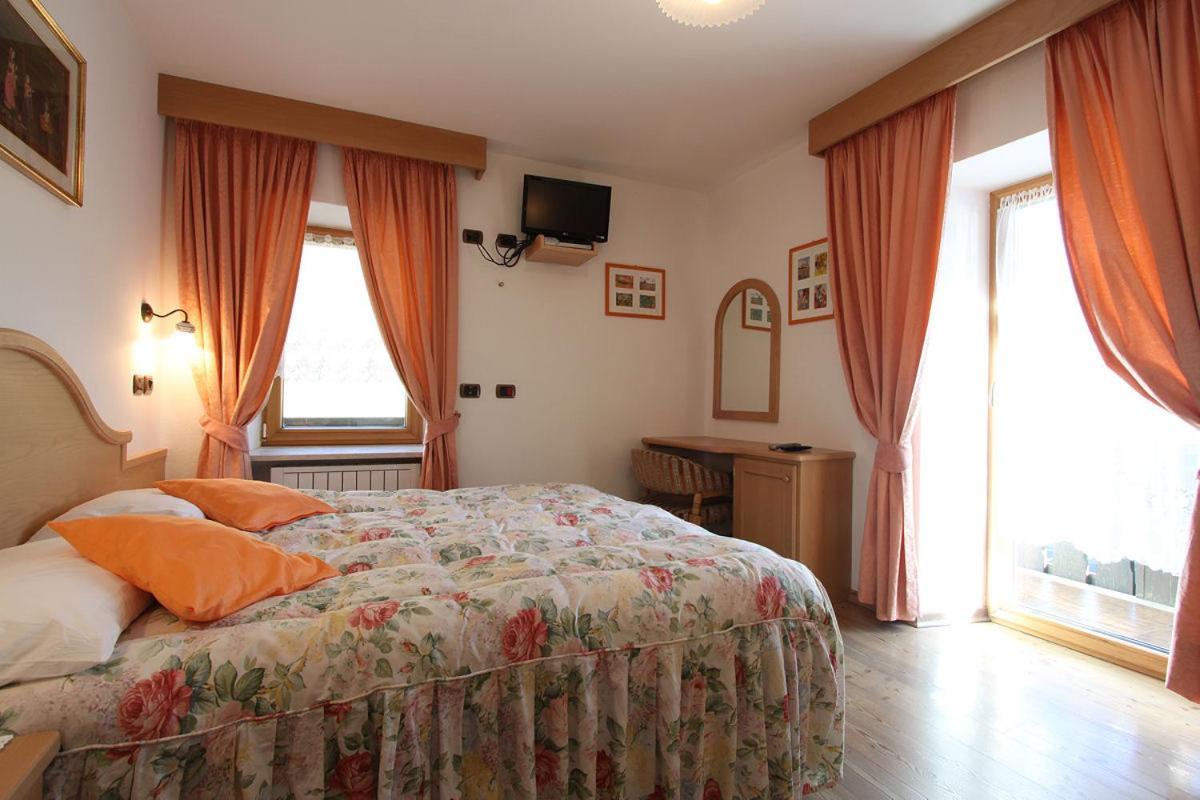 Hotel Al Lago Soraga Ngoại thất bức ảnh