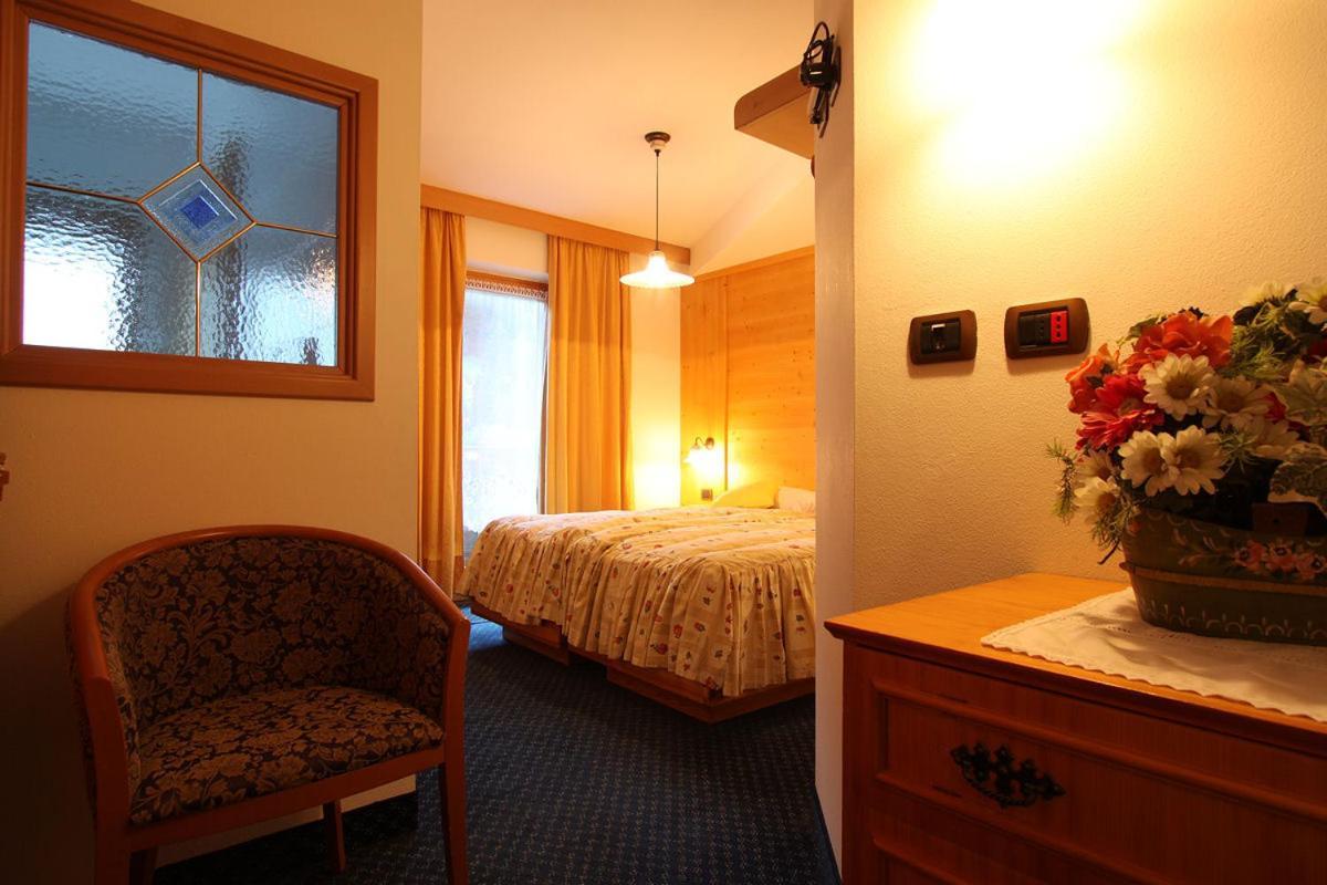 Hotel Al Lago Soraga Ngoại thất bức ảnh